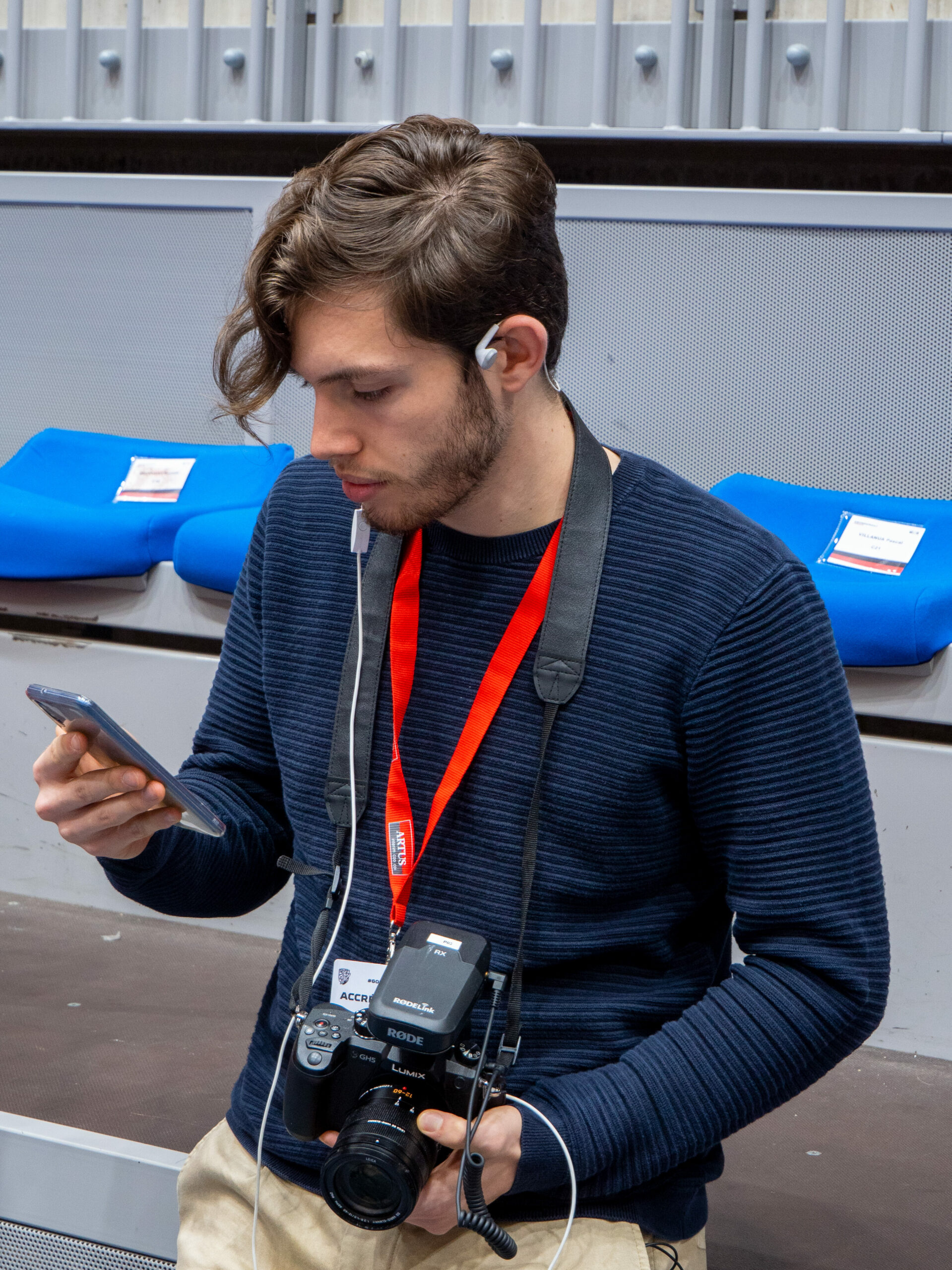 mathieu Wallerand travaillant pour le Tours Métropole Basket - communication digitale